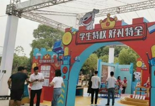 電商巨頭“轉(zhuǎn)戰(zhàn)線(xiàn)下”，線(xiàn)下廣告設(shè)計(jì)策劃應(yīng)該怎么做？